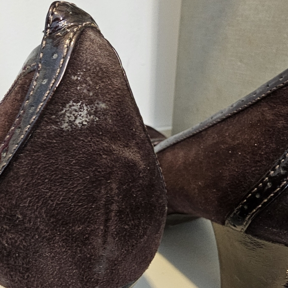 Women's Clarks size 7.5 brown suede and patent heels - Picture 5 of 8
